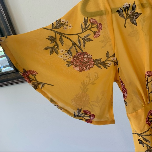 NWT FeathersNYC High Low Sheer Floral Wrap/Cover Up Size Small - Picture 6 of 12